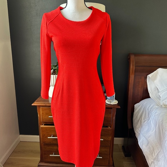 Shoshanna Bright Red Midi Sheath Dress with 3/4 sleeves - Size 6 - Picture 1 of 5